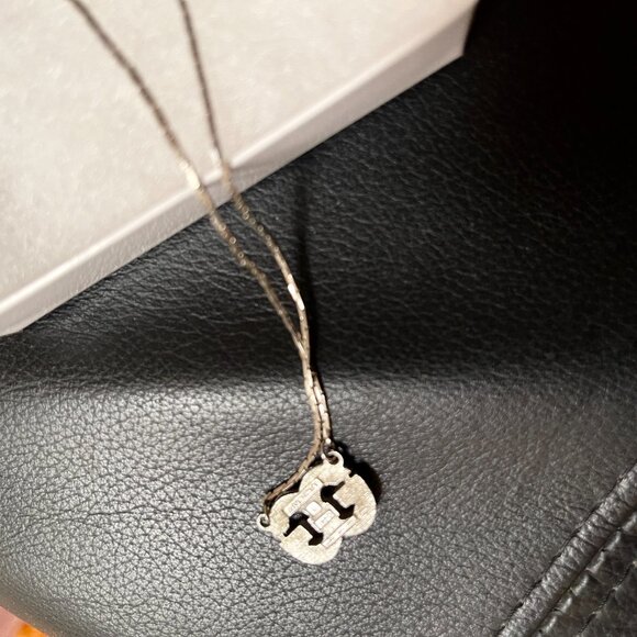 New ✨GIVENCHY “G” Crystal NECKLACE - Picture 8 of 8